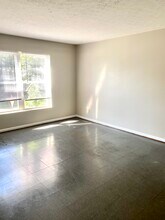 2409 Rowan St, Unit 3 in Louisville, KY - Building Photo - Building Photo