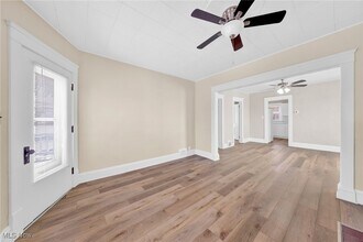 1518 Ridgewood Ave-Unit -UPSTAIRS in Lakewood, OH - Building Photo - Building Photo