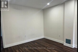 52 Hopper Ln in Newmarket, ON - Building Photo - Building Photo