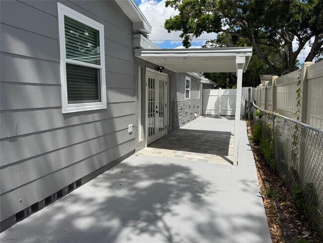 3499 51st Ave N-Unit -Unit B in St. Petersburg, FL - Building Photo - Building Photo