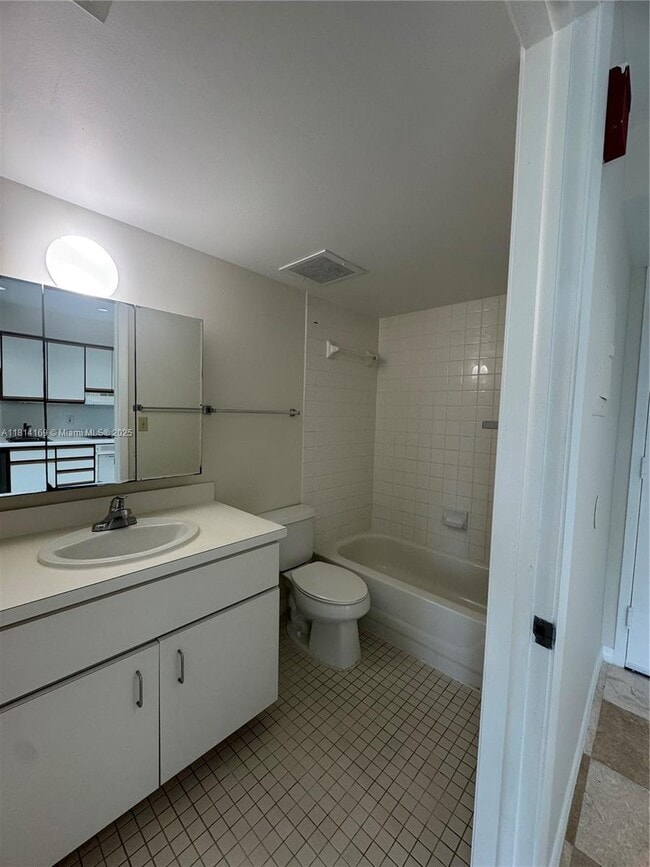 5703 SW 72nd St in Miami, FL - Building Photo - Building Photo