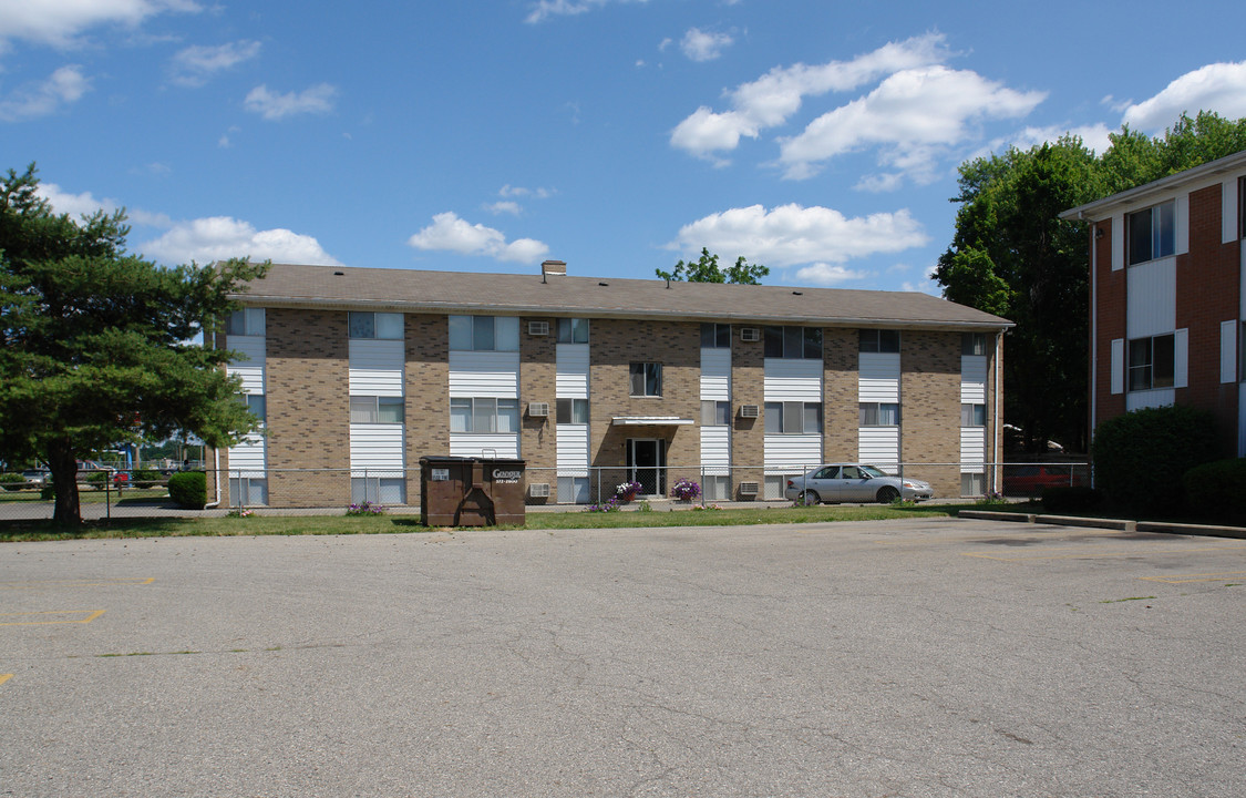 Skyline Apartments in Lansing, MI - Foto de edificio