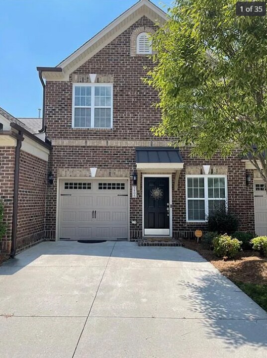 2806 Grove Park Dr in Burlington, NC - Foto de edificio