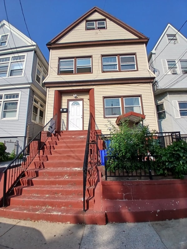 66 Linden Ave