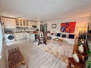 224 Meridian Ave in Miami Beach, FL - Building Photo - Building Photo