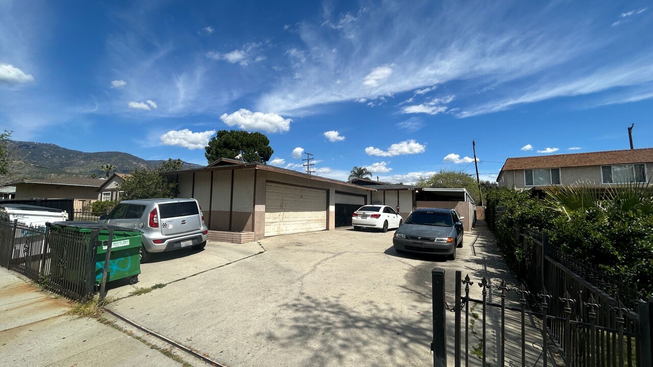 3833 N Sierra Way in San Bernardino, CA - Building Photo