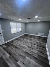 7821 Flintlock Dr in Port Richey, FL - Building Photo - Building Photo