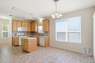 10520 Fosseway Dr in Austin, TX - Building Photo - Building Photo