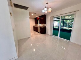 428 Alemeda Dr in Palm Springs, FL - Building Photo - Building Photo