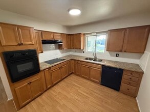 955 W Fairmont Ave in Clovis, CA - Building Photo - Building Photo