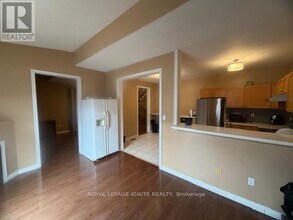 110 Pantomine Blvd in Brampton, ON - Building Photo - Building Photo