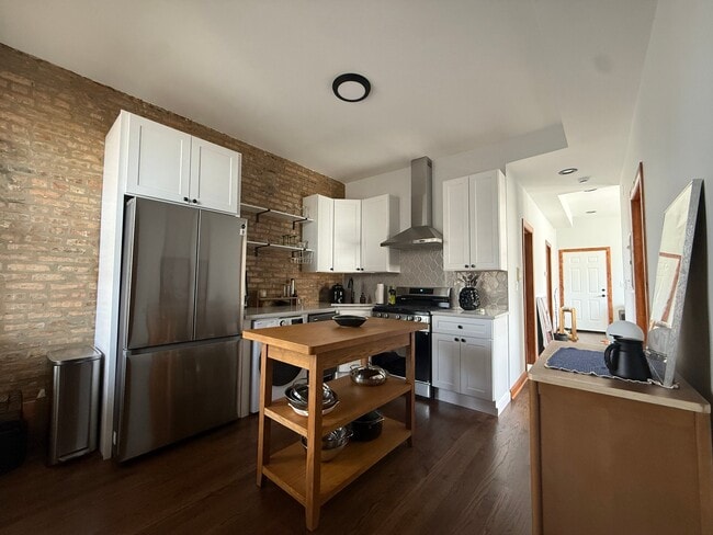 2842 W Augusta Blvd, Unit 2W in Chicago, IL - Building Photo - Building Photo