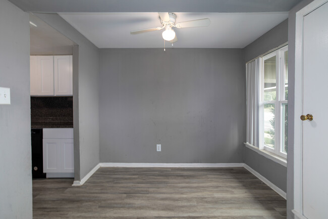 Franklin Square Townhomes in Philadelphia, PA - Building Photo - Interior Photo