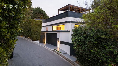 8932 St Ives Dr in Los Angeles, CA - Building Photo - Building Photo
