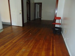 7035 S Ashland Ave, Unit 1 in Chicago, IL - Foto de edificio - Building Photo