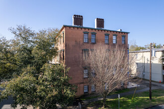 701-703 Barnard St in Savannah, GA - Building Photo - Building Photo