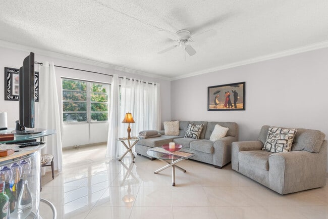 4191 NW 41st St in Lauderdale Lakes, FL - Building Photo - Building Photo