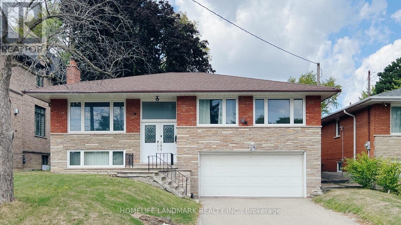 10 Silverview Dr in Toronto, ON - Building Photo