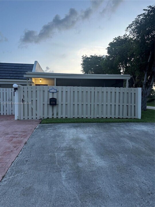 8104 SW 82nd Pl in Miami, FL - Building Photo