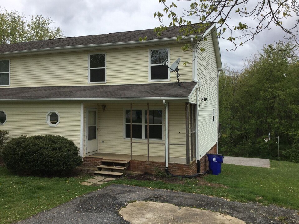 585 Kamran Dr NW in Christiansburg, VA - Building Photo