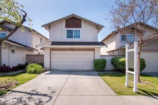 1826 Home Gate Dr in San Jose, CA - Building Photo