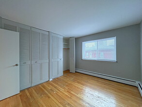 742 W Buena Ave, Unit 308 in Chicago, IL - Building Photo - Building Photo