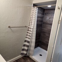 212 1st St NW, Unit first lower in Barberton, OH - Building Photo