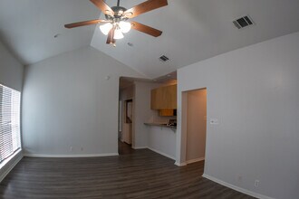 2210 Pearl St, Unit 206 in Austin, TX - Building Photo - Building Photo