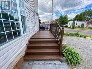 132 CARLTON St in St Catharines, ON - Building Photo - Building Photo