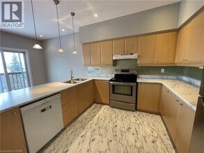 103 Hollyridge Crescent in Kitchener, ON - Building Photo - Building Photo