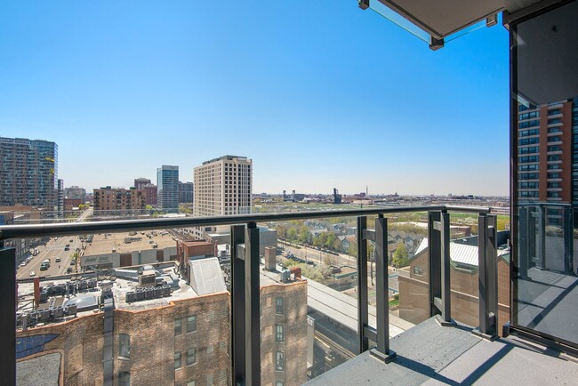 1140 S Wabash Ave, Unit 701 in Chicago, IL - Building Photo - Building Photo