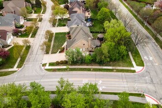 401 Jason Ln in Schaumburg, IL - Building Photo - Building Photo