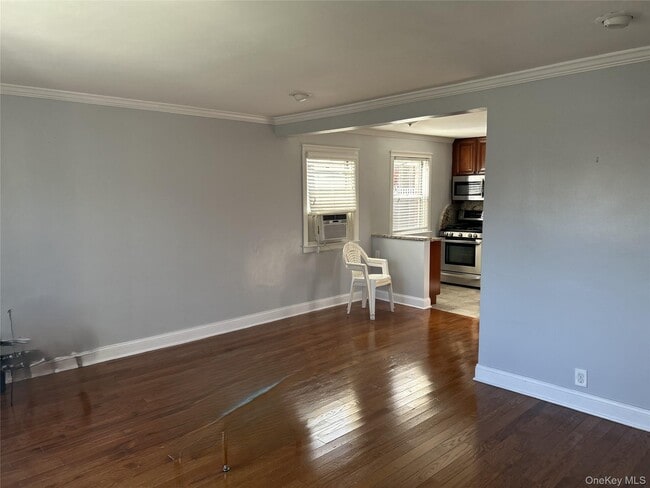 1084 Fenwood Dr in Valley Stream, NY - Building Photo - Building Photo