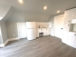 953 Montclair Ave in Hamilton, ON - Building Photo - Building Photo