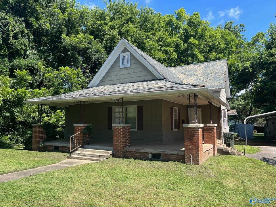1622 College St SE in Decatur, AL - Building Photo