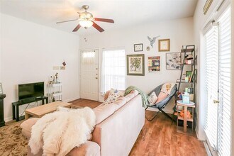 912 W 22nd St in Austin, TX - Foto de edificio - Building Photo