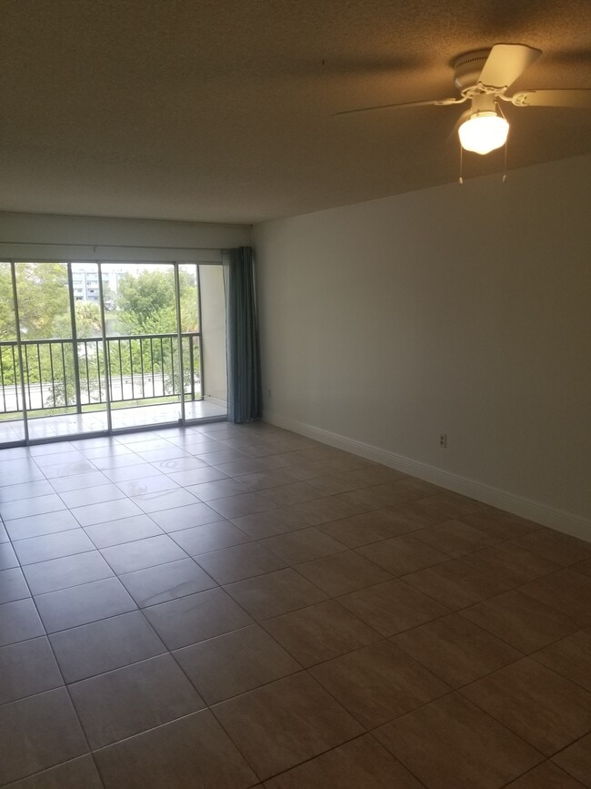property at 9150 Fontainebleau Blvd