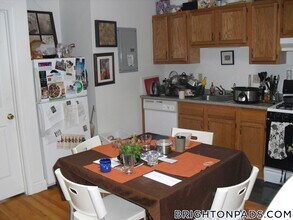 17 Cummings Rd, Unit 6 in Boston, MA - Foto de edificio - Building Photo