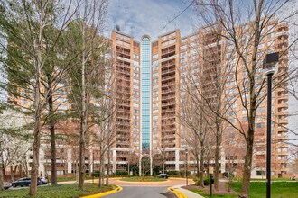 Grosvenor Park in Rockville, MD - Building Photo - Building Photo