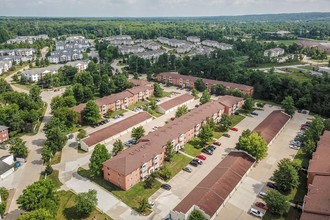 Deer Creek in North Royalton, OH - Foto de edificio - Building Photo