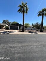 233 E Huntington Dr in Tempe, AZ - Building Photo