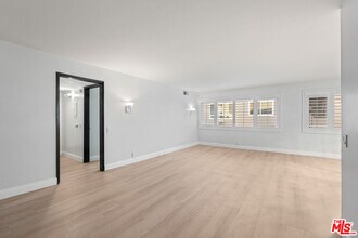 1121 N Olive Dr in West Hollywood, CA - Building Photo - Building Photo