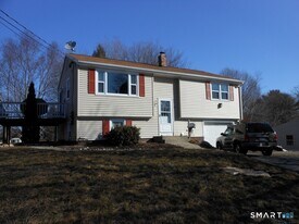 151 Lamphere Rd in Groton, CT - Building Photo