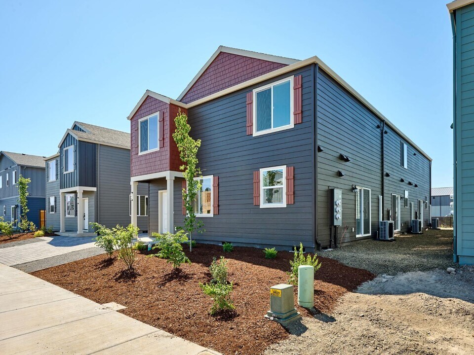 146 28th Ave SE in Albany, OR - Building Photo