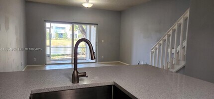 211 Mallory Ct in Weston, FL - Building Photo - Building Photo