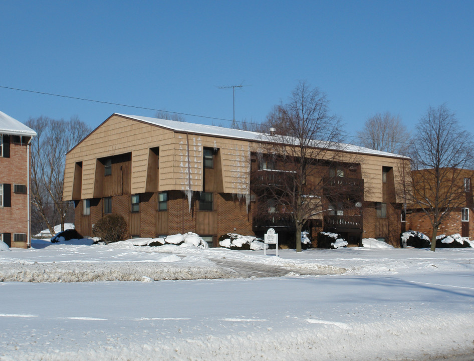 1052 Tower Blvd in Lorain, OH - Building Photo