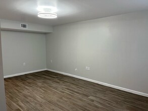 5220 Weber Rd in Corpus Christi, TX - Foto de edificio - Building Photo
