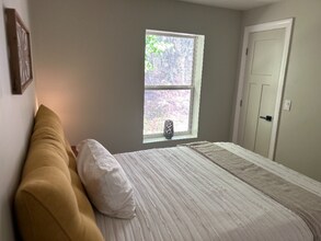 11 St Francis Way in Holden, ME - Foto de edificio - Building Photo