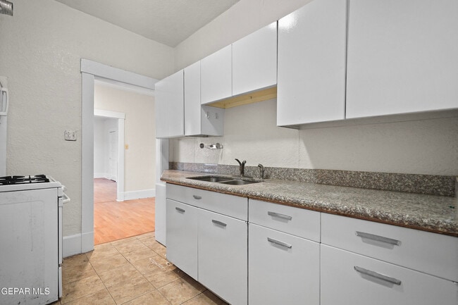 1307 N Ochoa St in El Paso, TX - Building Photo - Building Photo