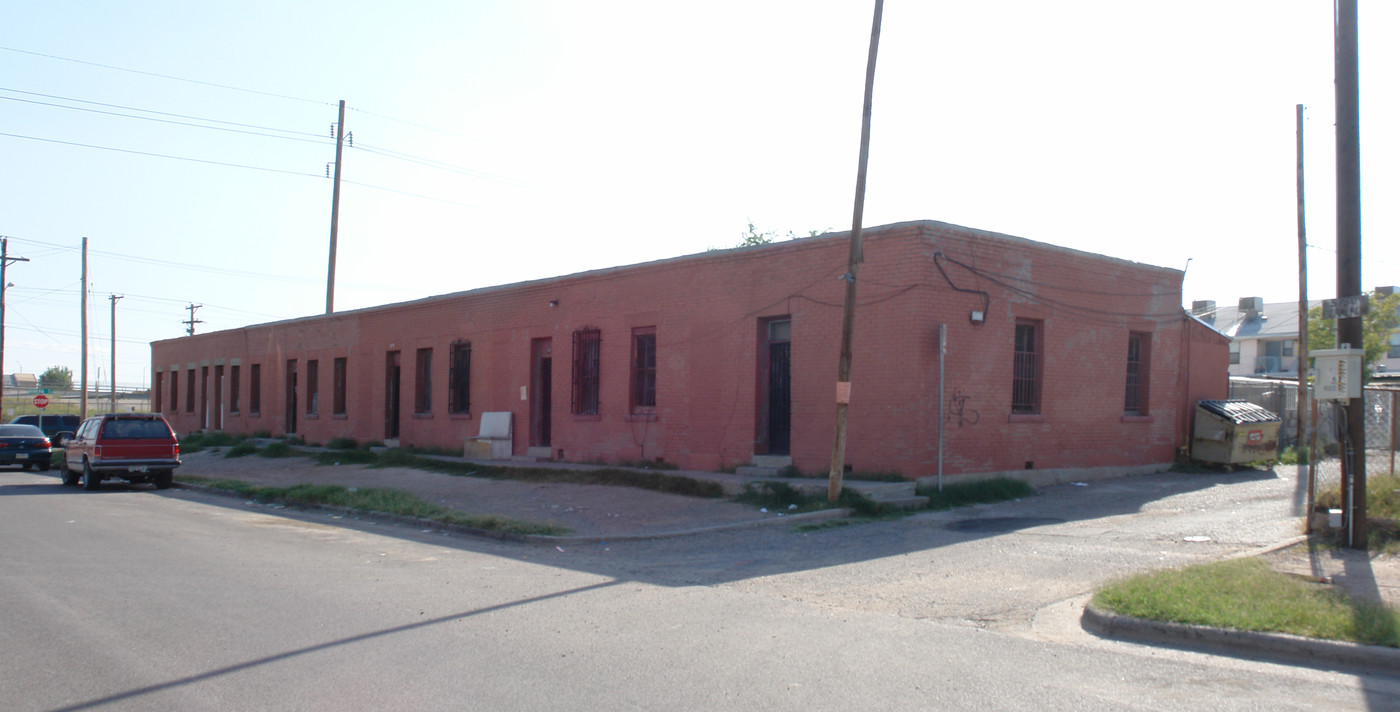 51 S Latta St in El Paso, TX - Building Photo